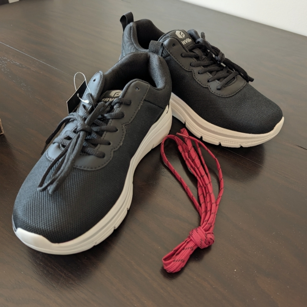 FITVILLE Mens Running Shoes. 9W. NWT
